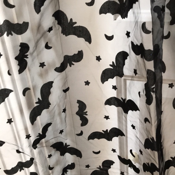 NWT Embossed bat cape sheer black chiffon w velvet flocked bats stars and moons - Picture 4 of 7
